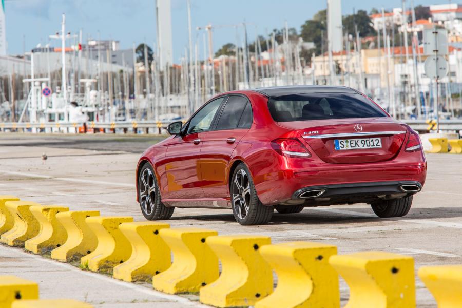  Mercedes-Benz E300 Avantgarde Line 2016 года  (фото 19 из 26)